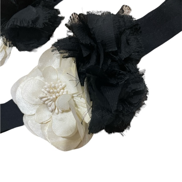 Black and ivory flower oversized floppy flower headband elastic bow fascinator - Picture 4 of 5